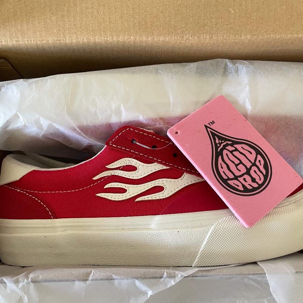 STRAYE Womens sz 8 Red